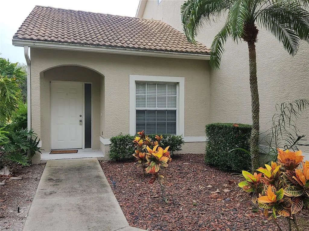 2 bed, 2.0 bath, 1352 sqft, $2,000 — Photo 1