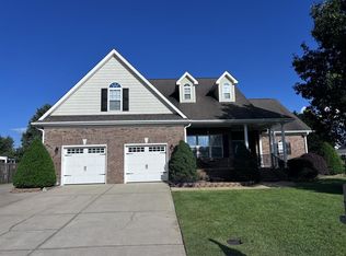 809 Wroxham Ln, Hope Mills, NC 28348
