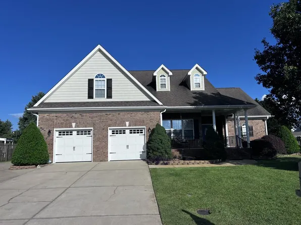 809 Wroxham Ln, Hope Mills, NC 28348