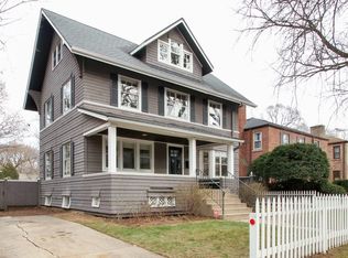 1411 Dempster St, Evanston, IL 60201