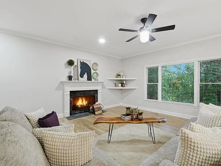 682 Montglade Ct — Photo 9