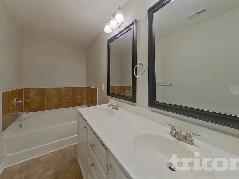 1424 Henry David Ct — Photo 16