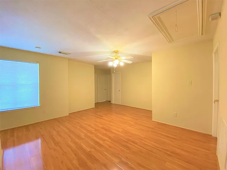 8026 Golf Green Cir — Photo 12