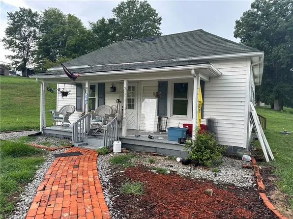 212 Bluemont Rd, Mount Airy, NC 27030