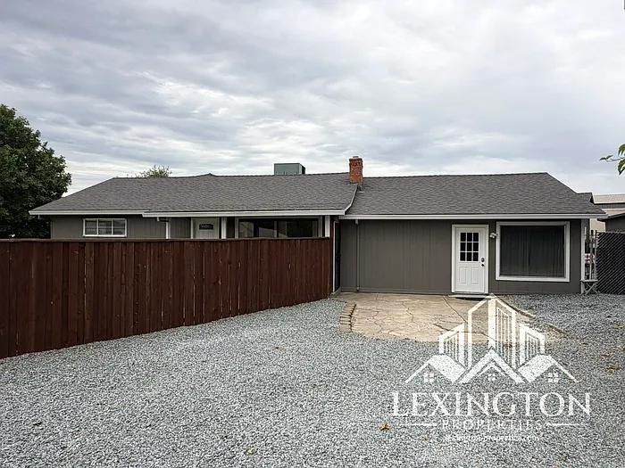 3 bed, 1.0 bath, 1800 sqft, $2,175 — Photo 4