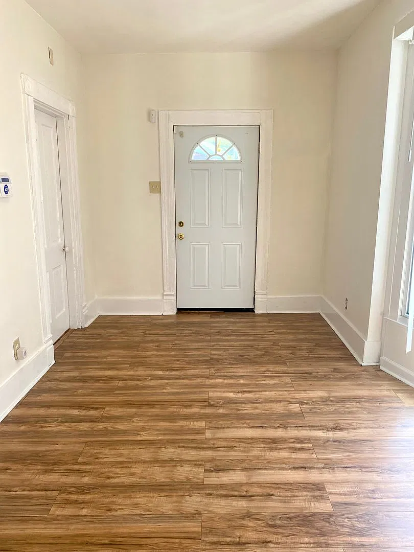 Large 3 bedroom home in West Louisville Available Now — Photo 3