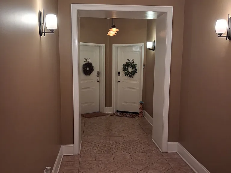 425 E McDonough St — Photo 7