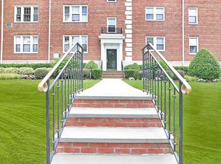 22 Hamilton Pl APT G1, Garden City, NY 11530