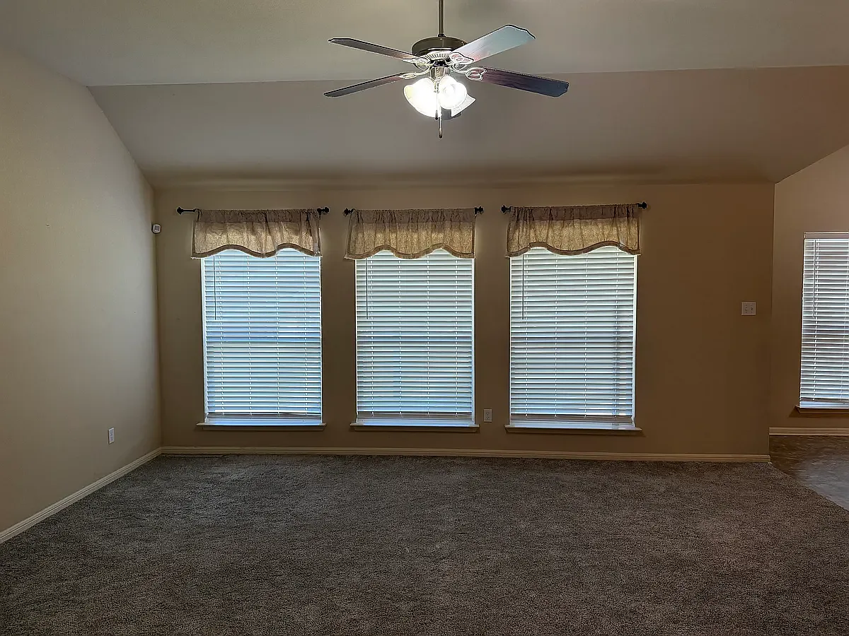 3 bed, 1494 sqft, $1,695 — Photo 4