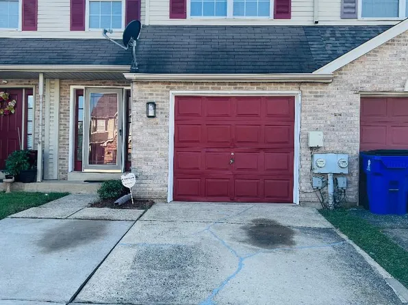 4 Woodcrest Ct, Newark, DE 19702