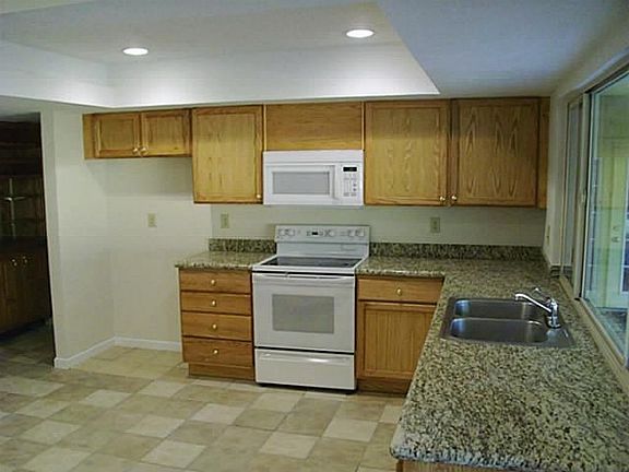 5th image of 1121 Amur St