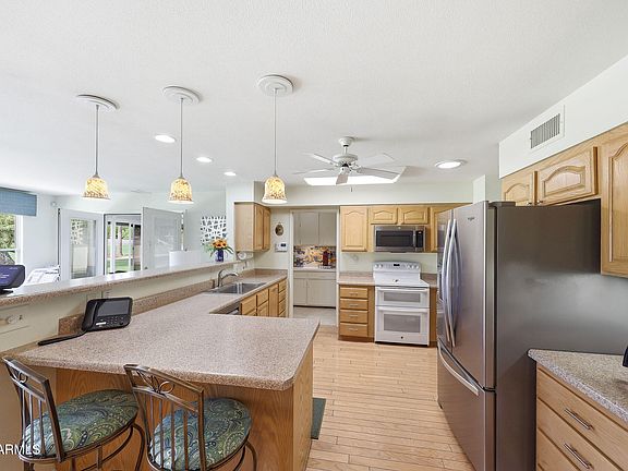 3rd image of 10102 W HIGHWOOD Lane