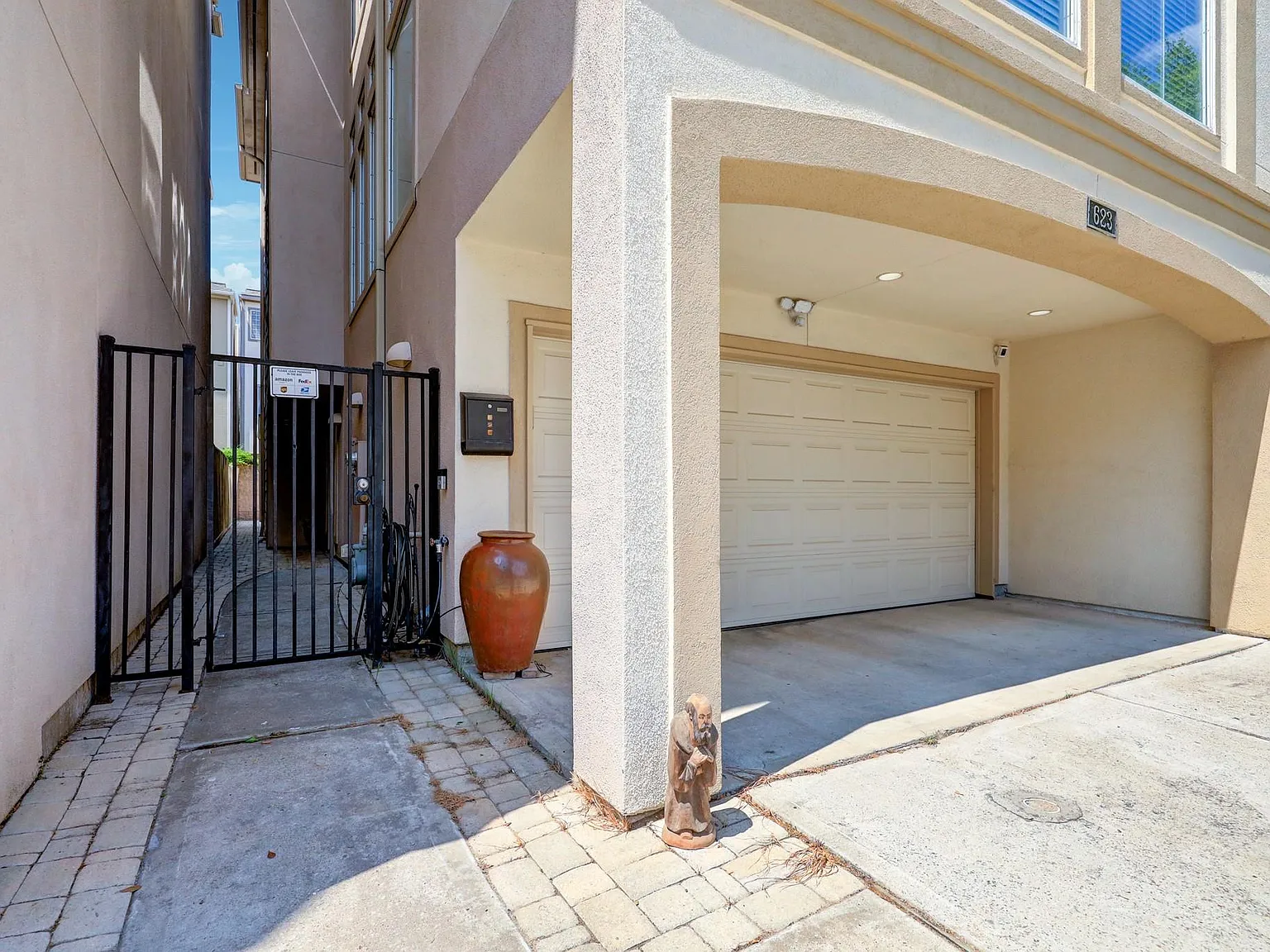 3 bed, 3.5 bath, 2646 sqft, $4,500 — Photo 3