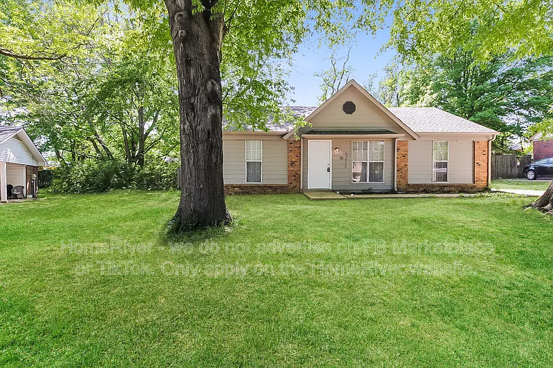 3 bed, 2.0 bath, 1101 sqft, $1,640 — Photo 2