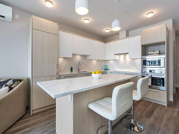 2nd image of 622 Admirals Rd #907