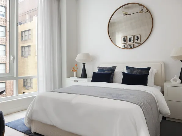 135 East 47th Street 4G image 3 of 10