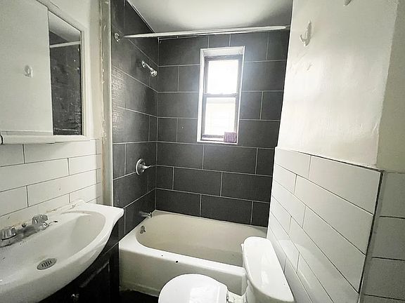 3rd image of 2643 Sedgwick Ave APT 24