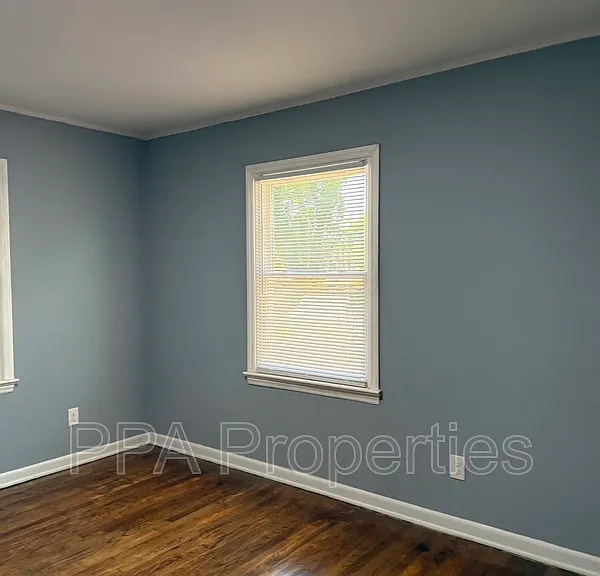 221 Willow Ave — Photo 10