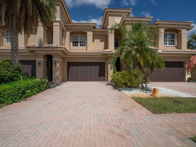 211 Catania Way, Royal Palm Beach, FL, 33411