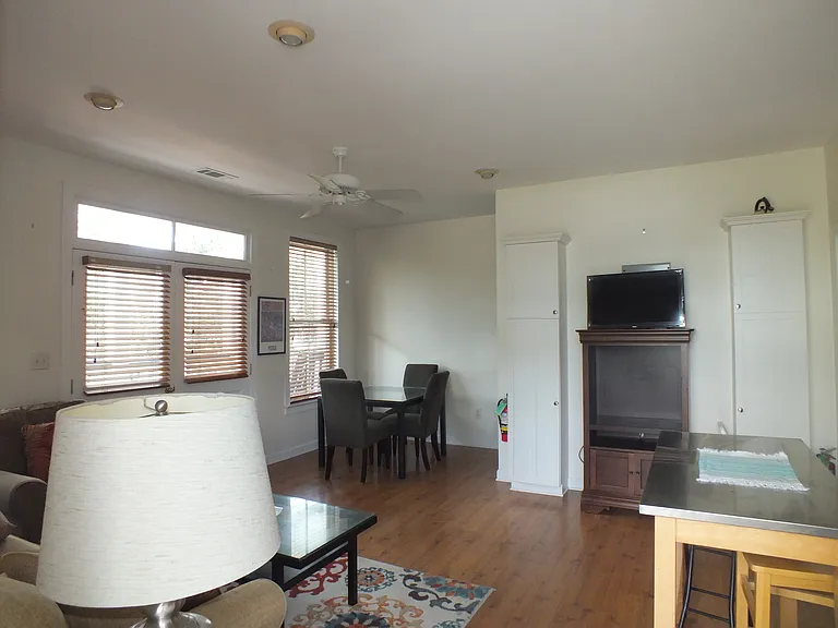 710 Boundary St #2D — Photo 8