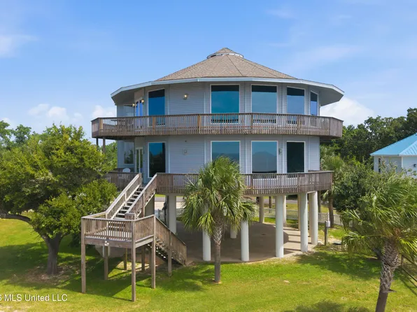 6017 Belle Fontaine Dr, Ocean Springs, MS 39564