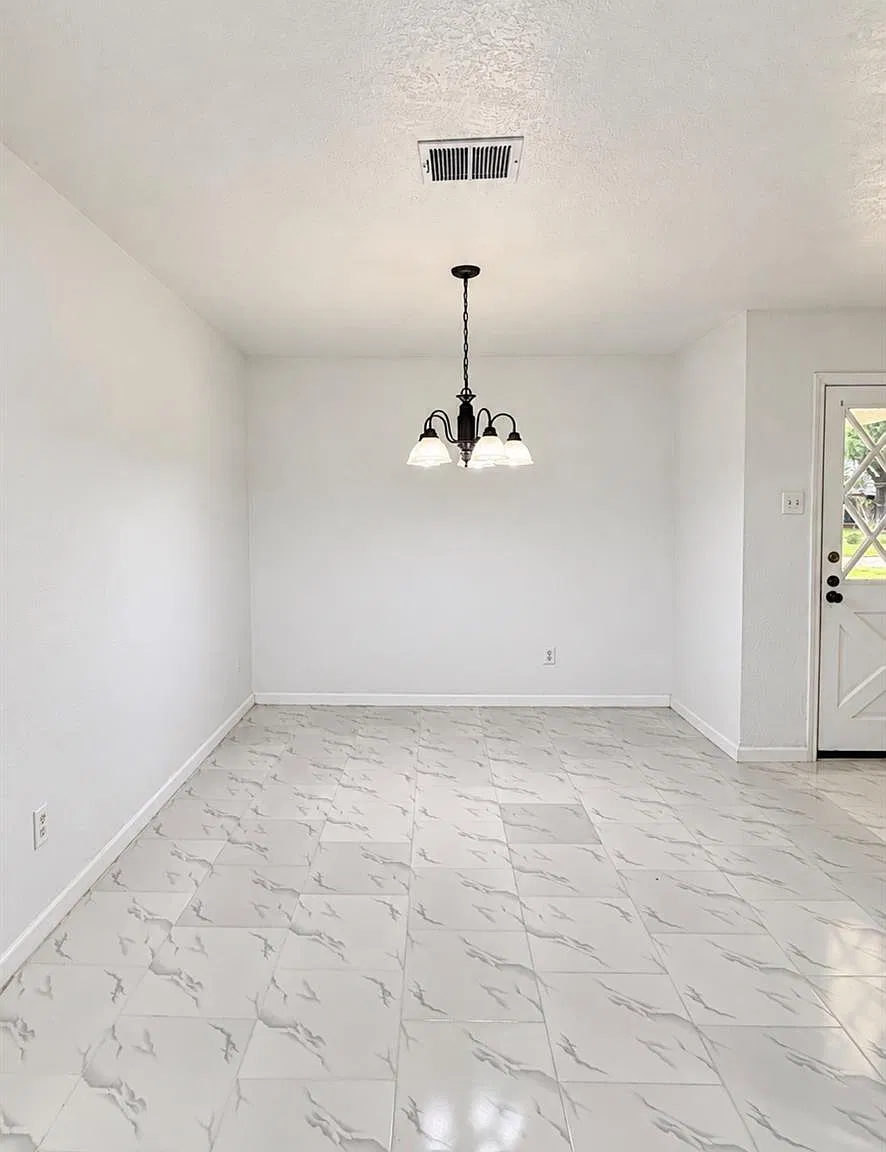 3 bed, 2.0 bath, 1593 sqft, $2,500 — Photo 4