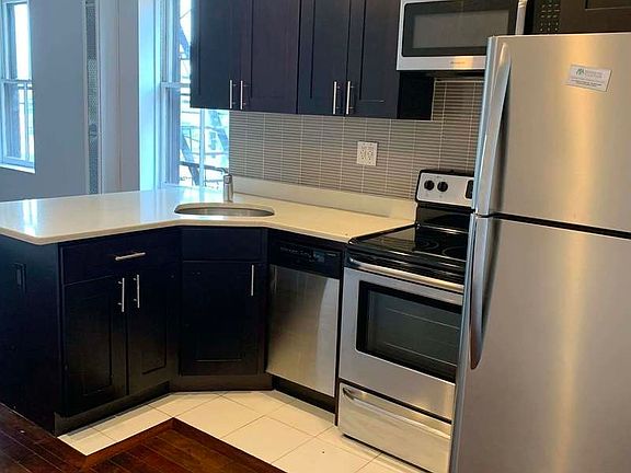 4th image of 327 Hicks St #1
