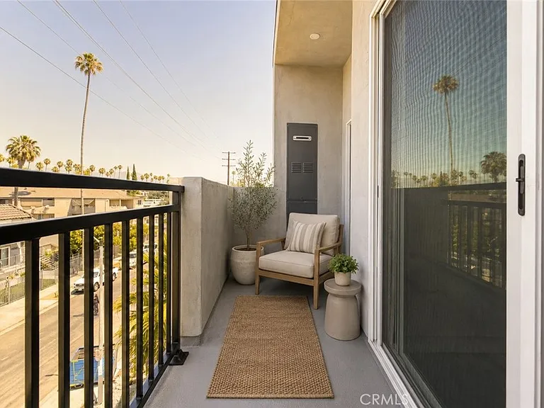 14810 Delano St #406 — Photo 10