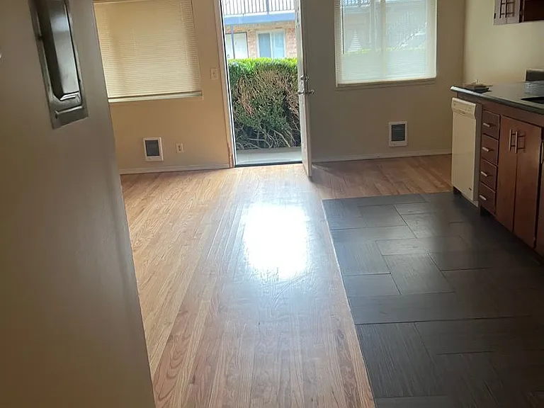 The Thunderbird Apartments — Photo 3