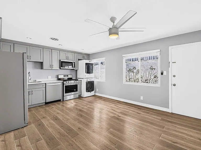 1024 Loma Avenue — Photo 29