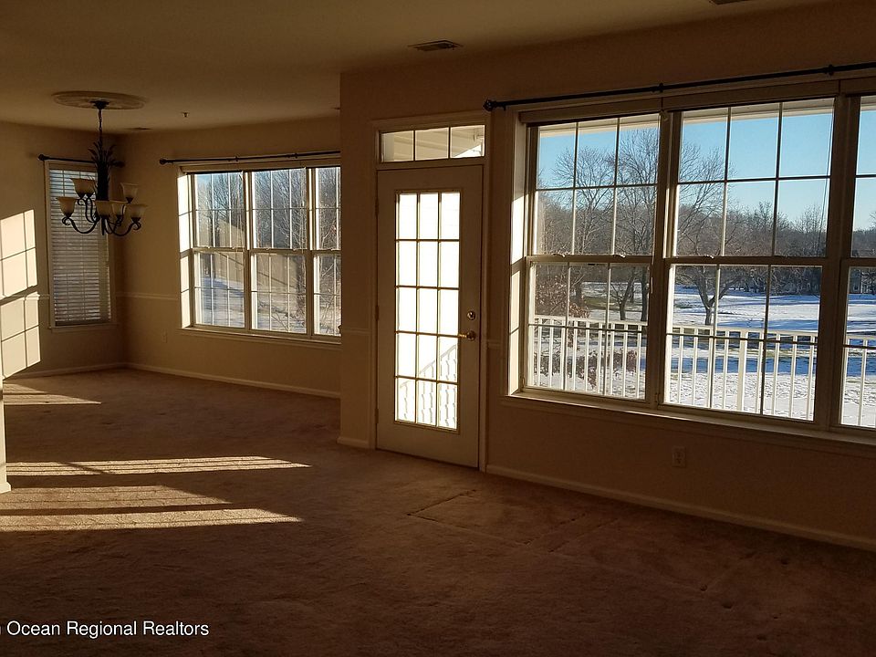1st image of 402 Saint Andrews Pl