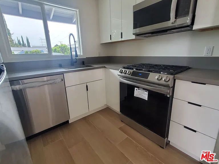 6503 Geyser Ave — Photo 5