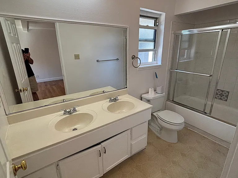 2812 Glenside Dr — Photo 10