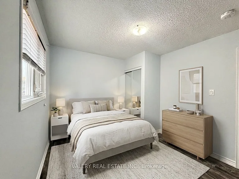 72 Dantek Ct #MAIN FLOOR — Photo 3