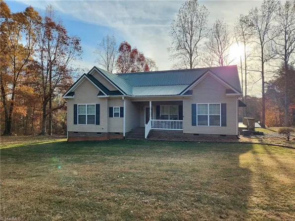 1724 Helton Rd, Yadkinville, NC 27055