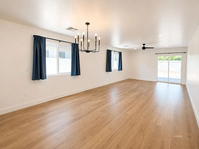 1600 E Kelson Pl — Photo 5