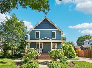 35 W Elm Ave, Roselle, IL 60172