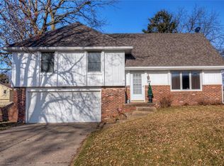 1064 39th St, West Des Moines, IA 50266