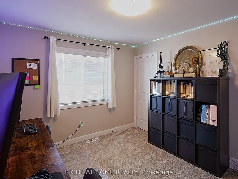 42 Moonstone Cres — Photo 18