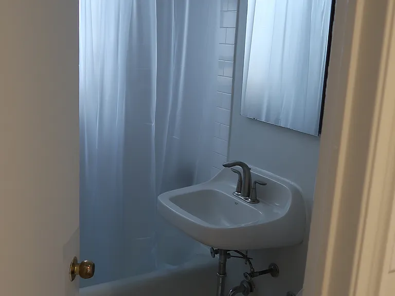 534 W Startford Pl — Photo 32
