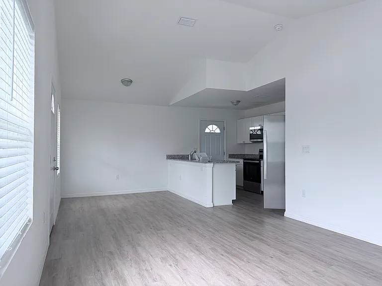 21423 SW Beach Blvd — Photo 14