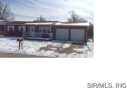 1st image of 18 Lakeview Dr