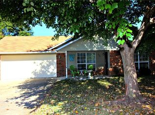 808 Maple St, Prairie Grove, AR 72753