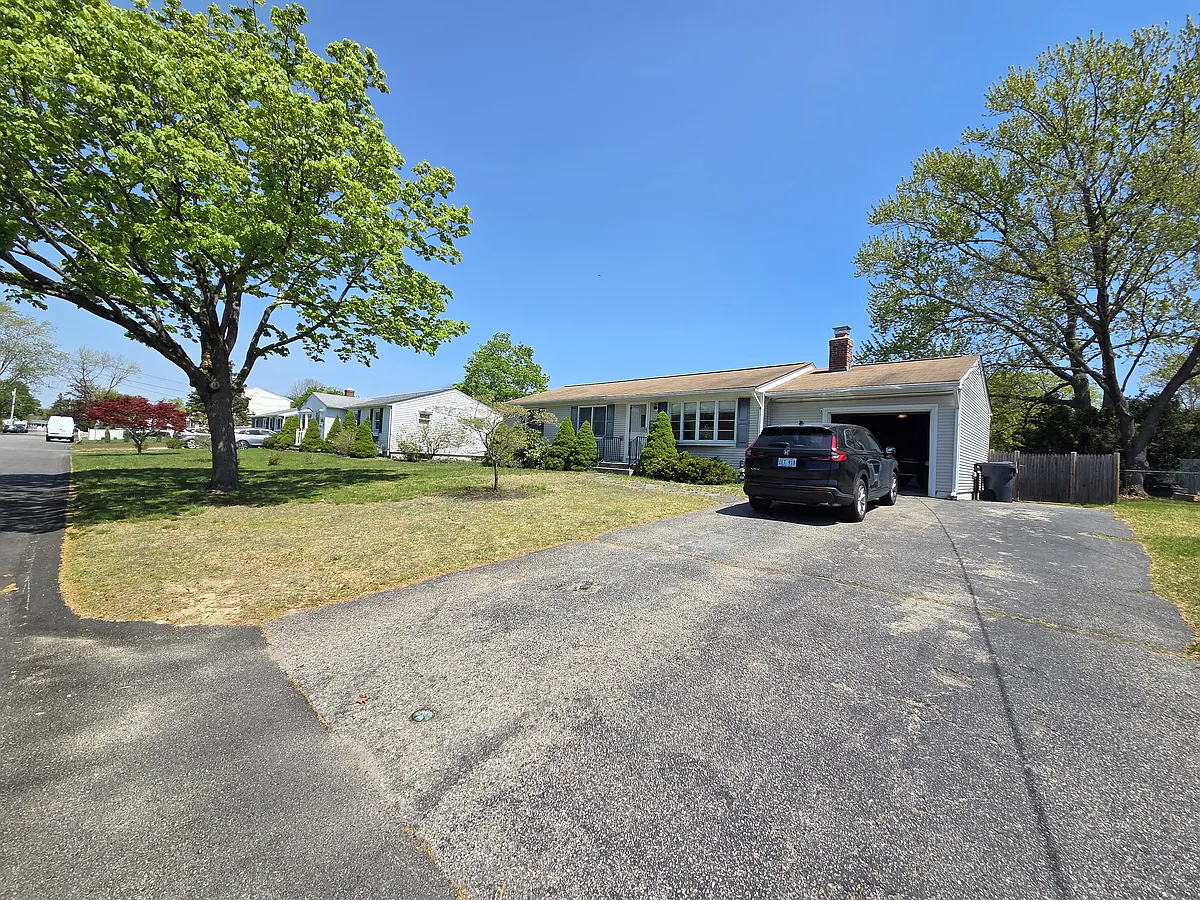 Building Photo - 128 Moccasin Dr