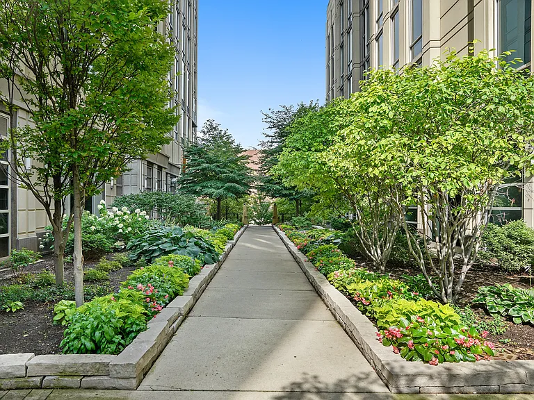 700 N Larrabee St #801 — Photo 24