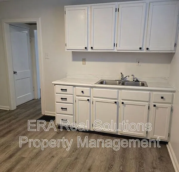 587 S Burgess Ave — Photo 7