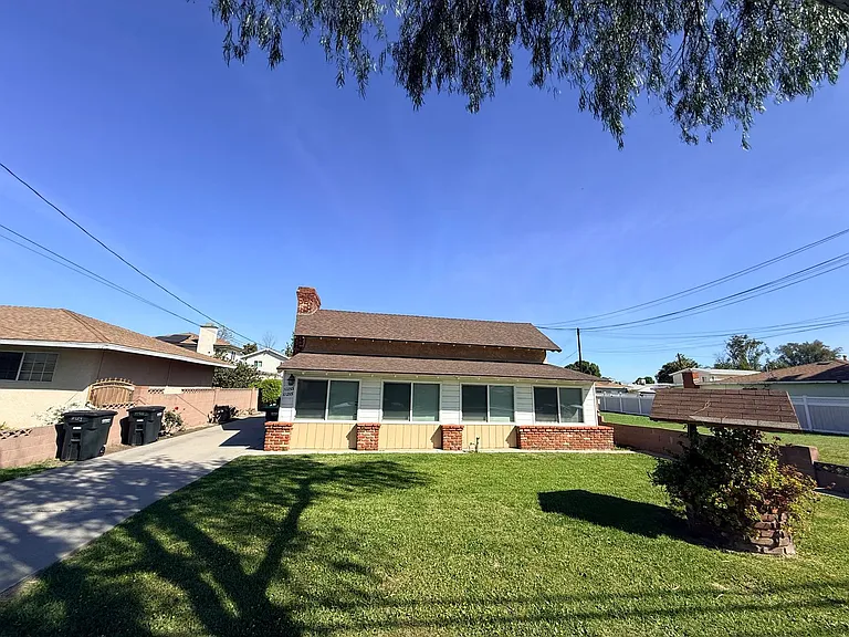 10253 Mapledale St — Photo 1