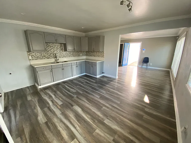 8128 Puritan St — Photo 16