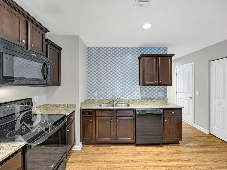107 Nobility Dr — Photo 5
