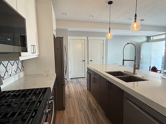 4th image of 767 N Marmalade Ln